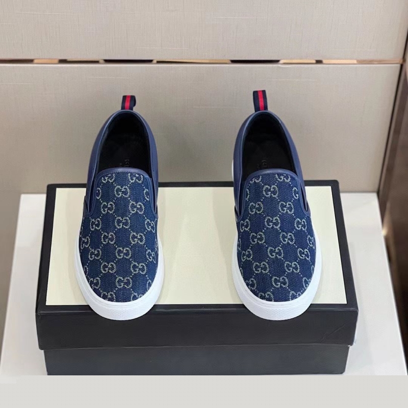G*u*i casual shoes